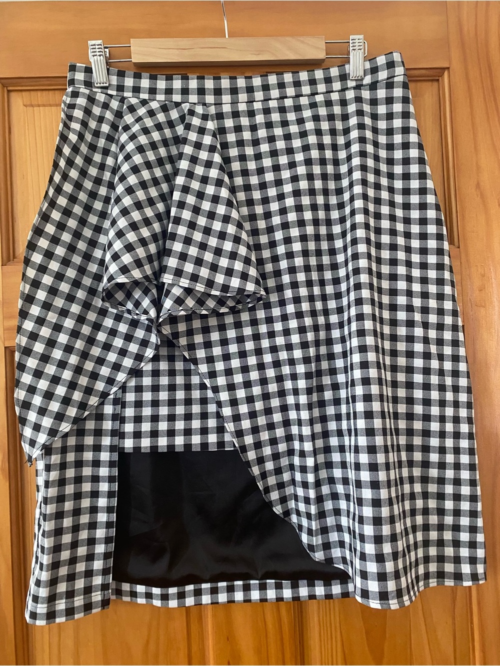 By Egreis Gingham Asymmetrical Ruffle Skirt Black White Tulip Hem Size L